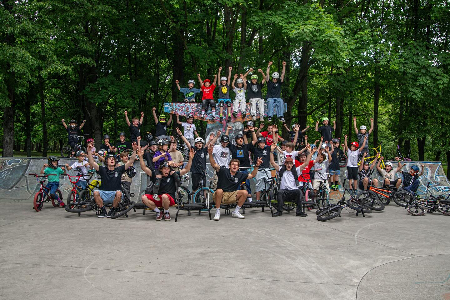 Zdjęcie grupowe – BMX School