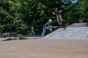 Trener BMX School w trakcie zajęć