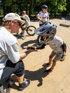 Trening BMX-u na skateparku – BMX School
