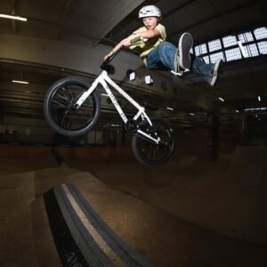 Trening BMX-u na skateparku – BMX School